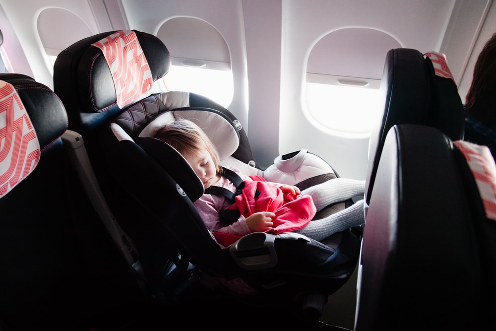 10 conseils pour prendre l'avion avec bébé 