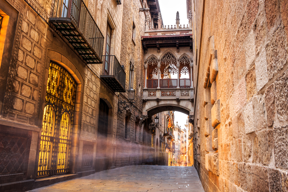 ruelle architecture gothique barcelone