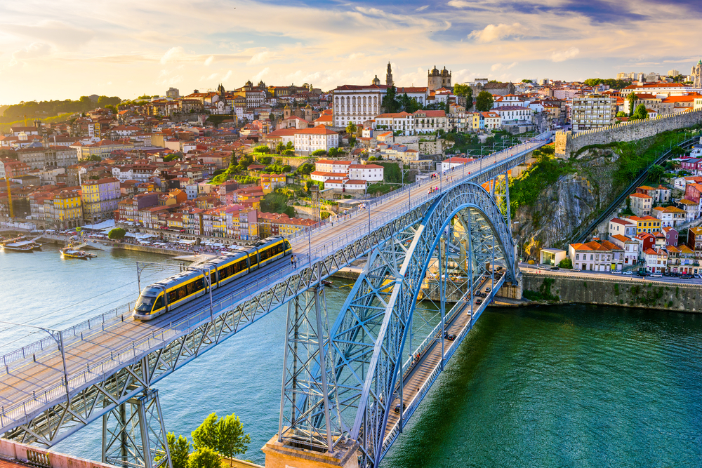 Tram sur le Pont de Luis, à Porto